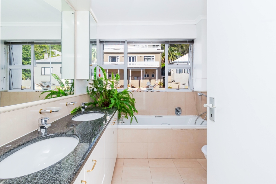 3 Bedroom Property for Sale in Sea Point Western Cape